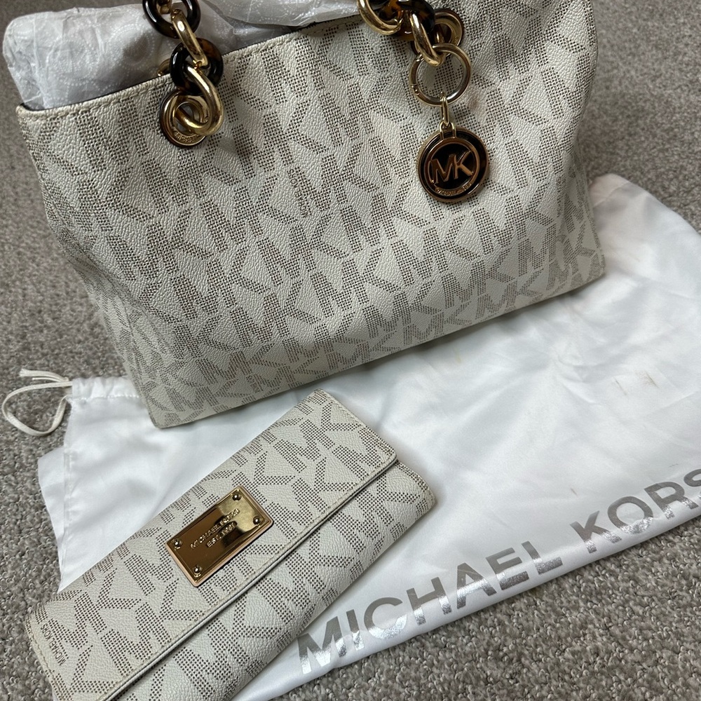 Michael Kors Beige Signature Tote and Wallet Set